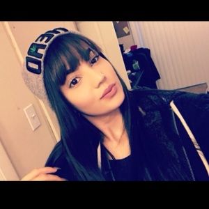 Meet your Posher, Alanis